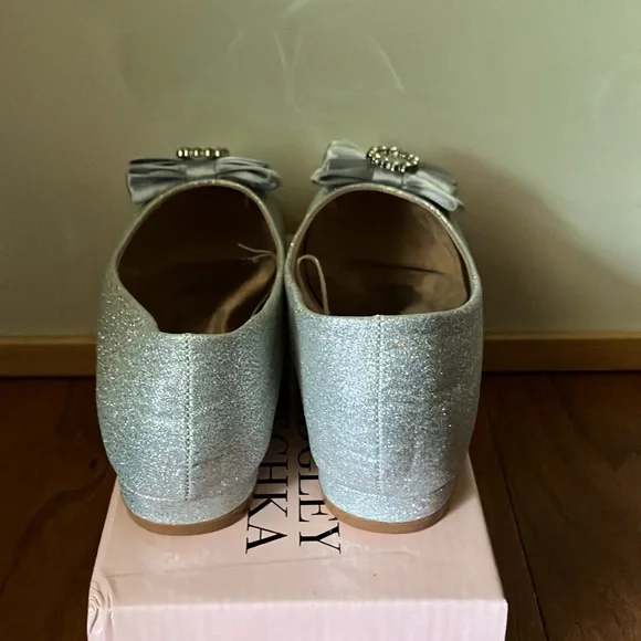 Badgley Mischka girls low heel ballerina in silver shimmer - Picture 3 of 4